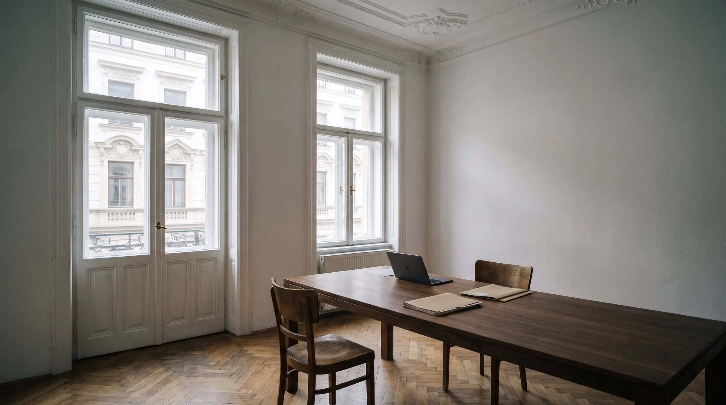 Besprechungsraum von ARBAG Consulting in einem Wiener Altbau
